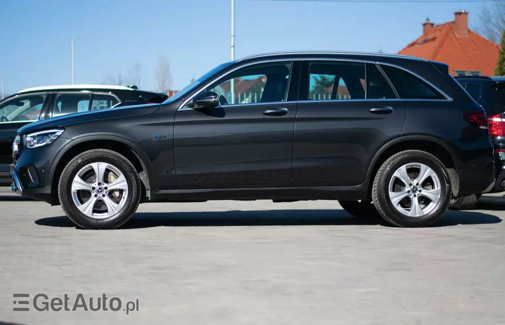 MERCEDES-BENZ GLC 300 e 4Matic 9G-TRONIC