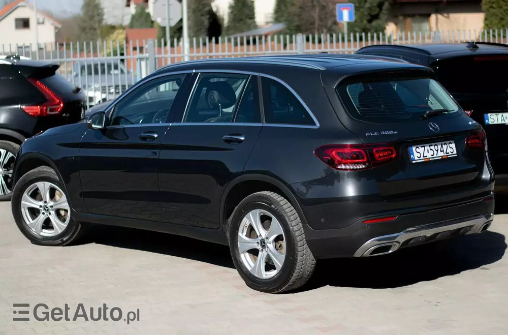 MERCEDES-BENZ GLC 300 e 4Matic 9G-TRONIC