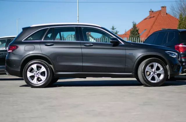 MERCEDES-BENZ GLC 300 e 4Matic 9G-TRONIC
