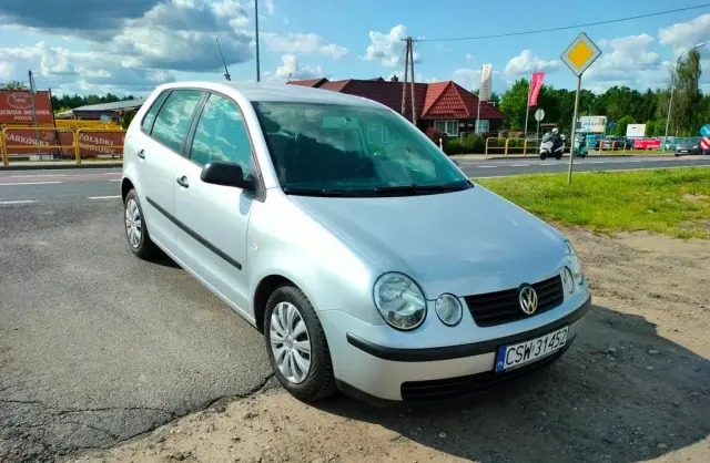 VOLKSWAGEN Polo 