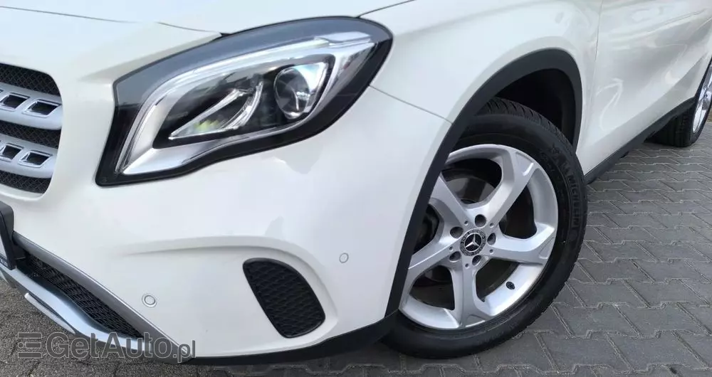 MERCEDES-BENZ GLA 200 7G-DCT Style