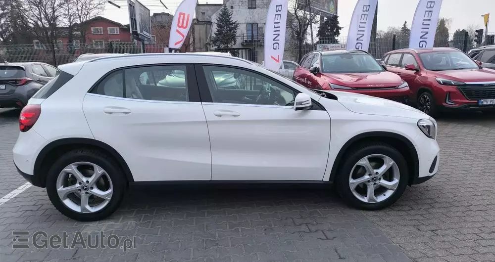 MERCEDES-BENZ GLA 200 7G-DCT Style