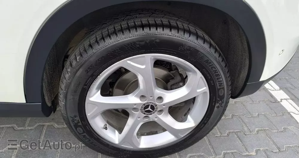 MERCEDES-BENZ GLA 200 7G-DCT Style