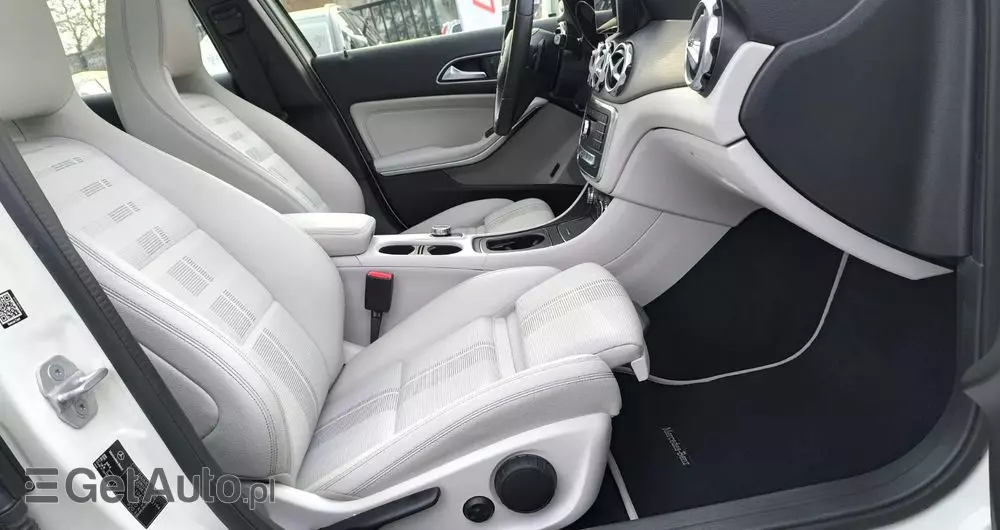 MERCEDES-BENZ GLA 200 7G-DCT Style