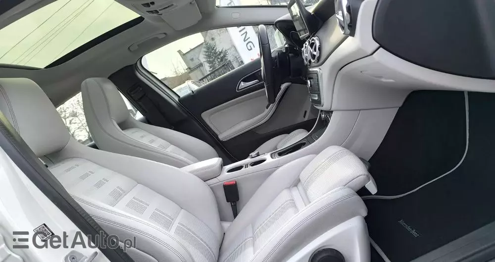 MERCEDES-BENZ GLA 200 7G-DCT Style