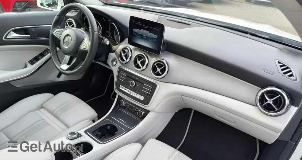 MERCEDES-BENZ GLA 200 7G-DCT Style