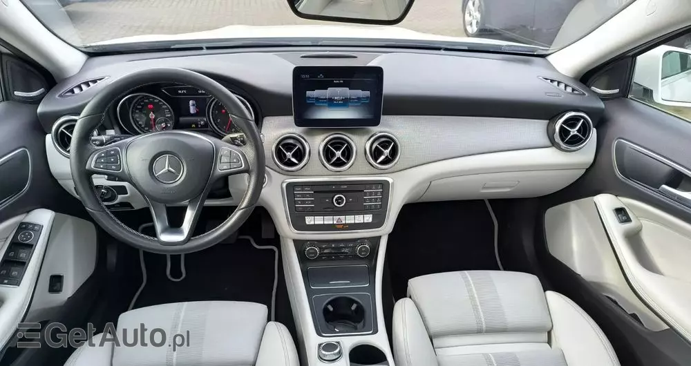 MERCEDES-BENZ GLA 200 7G-DCT Style