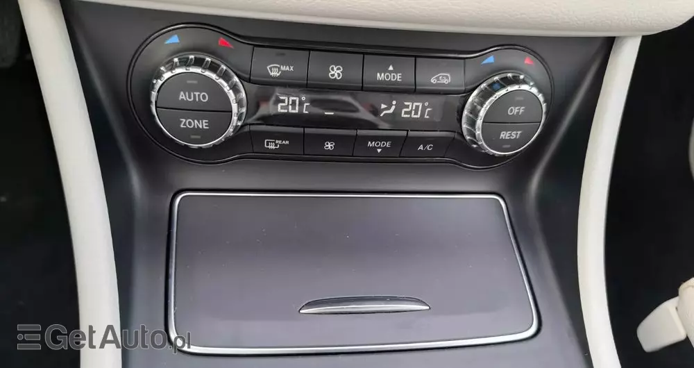 MERCEDES-BENZ GLA 200 7G-DCT Style