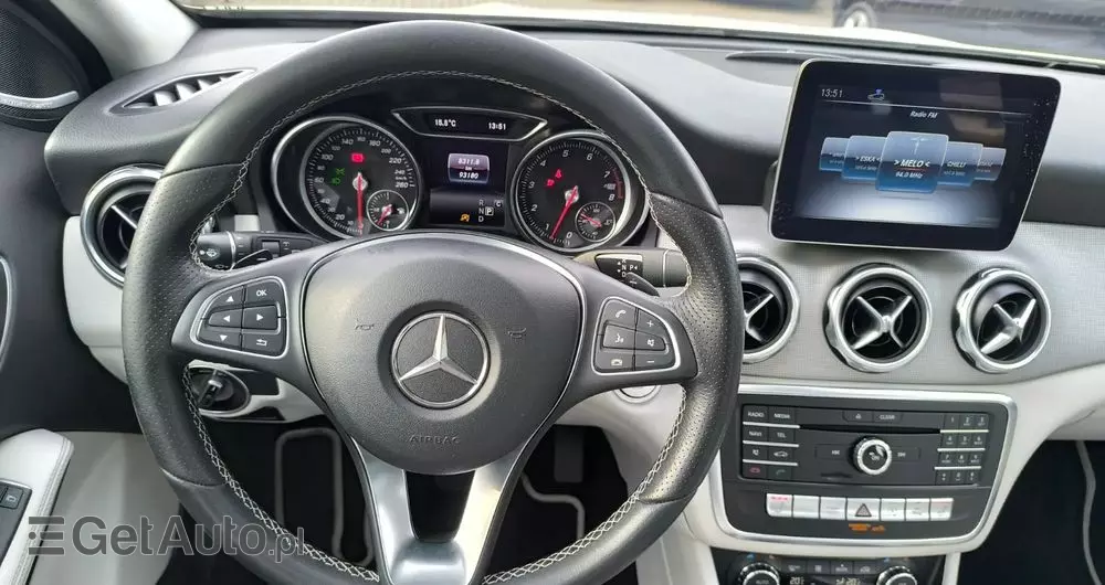 MERCEDES-BENZ GLA 200 7G-DCT Style