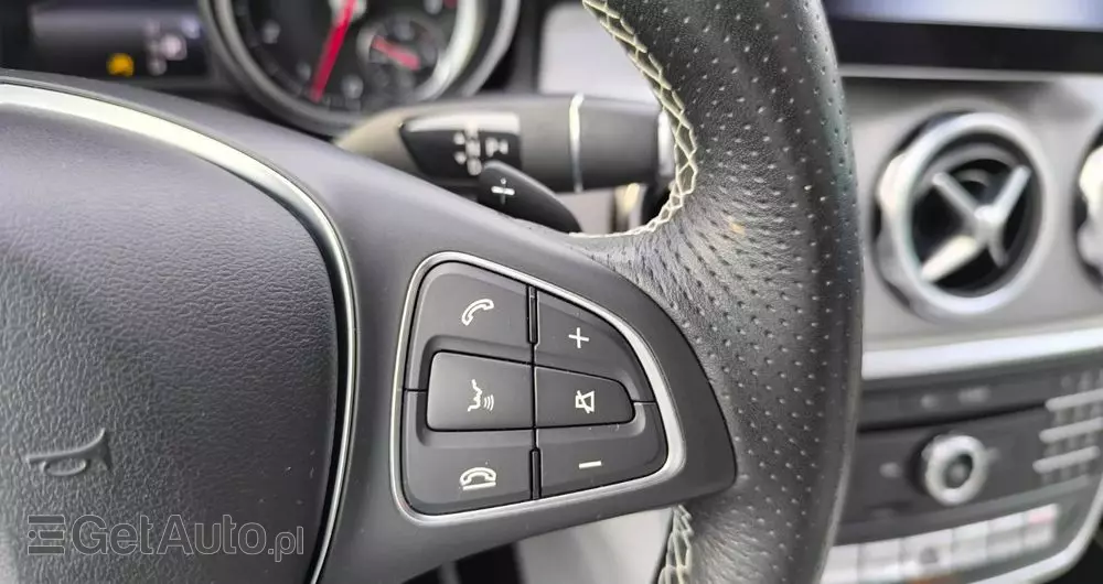 MERCEDES-BENZ GLA 200 7G-DCT Style