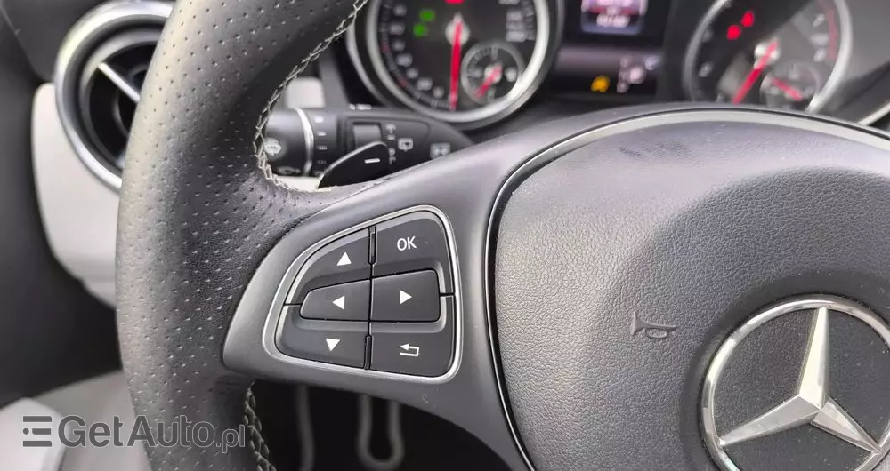 MERCEDES-BENZ GLA 200 7G-DCT Style