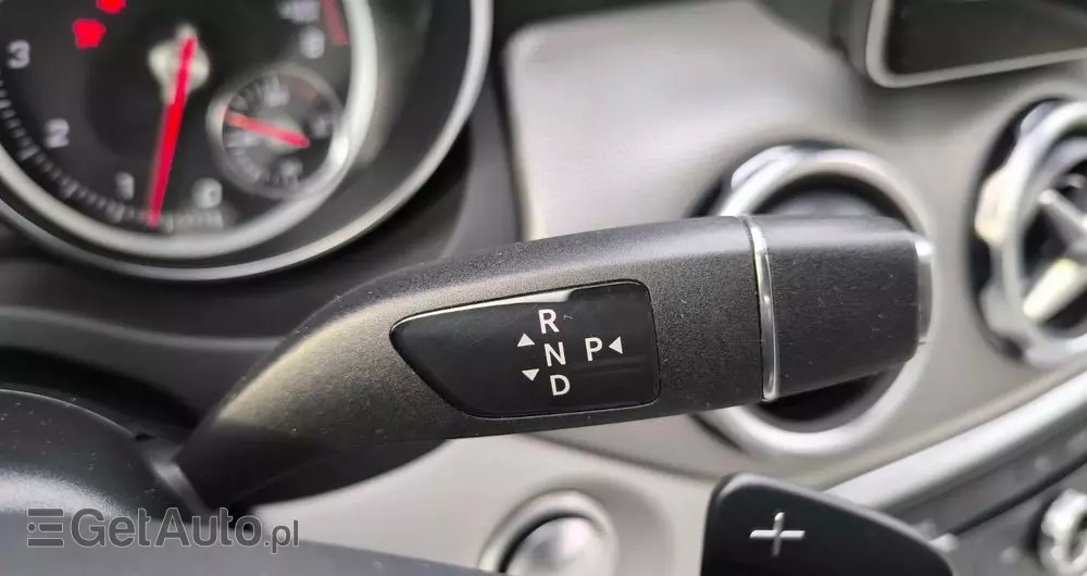 MERCEDES-BENZ GLA 200 7G-DCT Style