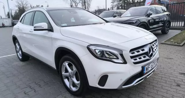 MERCEDES-BENZ GLA 200 7G-DCT Style
