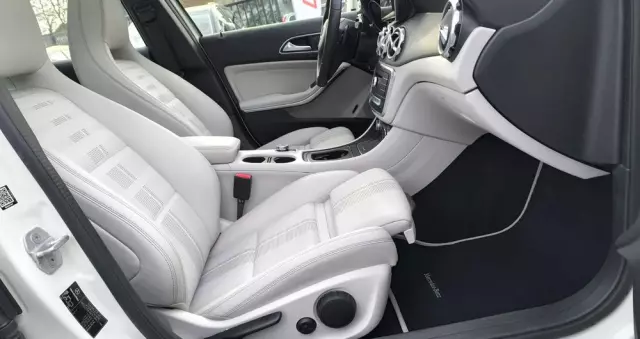 MERCEDES-BENZ GLA 200 7G-DCT Style