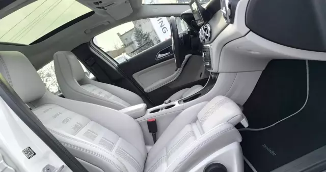 MERCEDES-BENZ GLA 200 7G-DCT Style