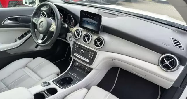 MERCEDES-BENZ GLA 200 7G-DCT Style