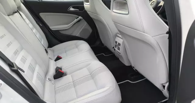 MERCEDES-BENZ GLA 200 7G-DCT Style