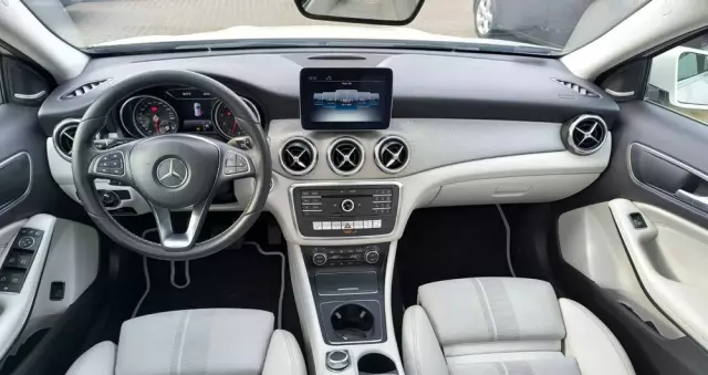 MERCEDES-BENZ GLA 200 7G-DCT Style