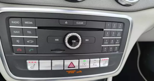 MERCEDES-BENZ GLA 200 7G-DCT Style