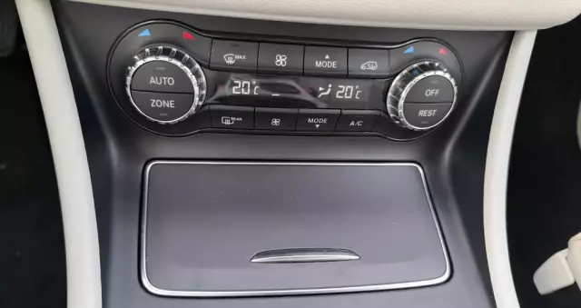 MERCEDES-BENZ GLA 200 7G-DCT Style