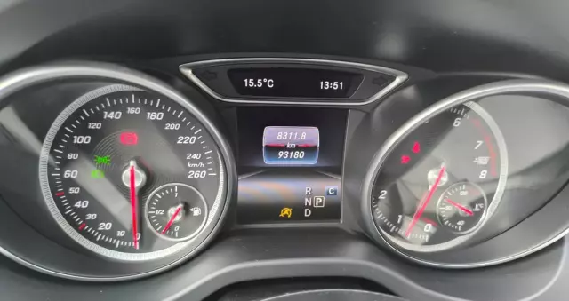 MERCEDES-BENZ GLA 200 7G-DCT Style