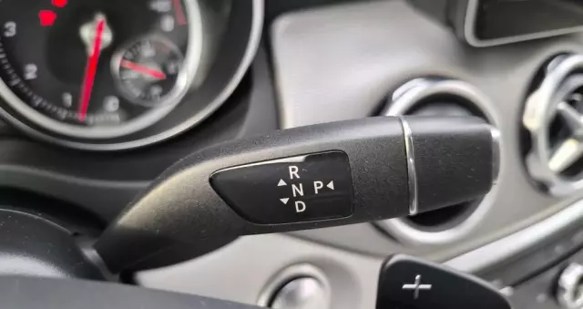 MERCEDES-BENZ GLA 200 7G-DCT Style