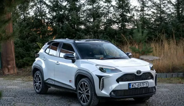 TOYOTA Yaris 1.5 (110 KM) Ethanol CVT