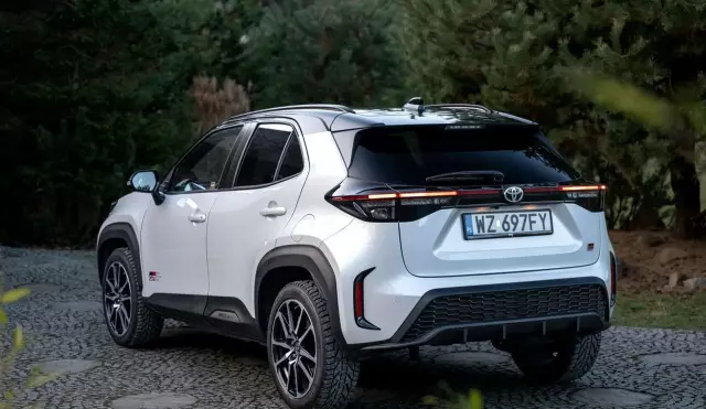 TOYOTA Yaris 1.5 (110 KM) Ethanol CVT