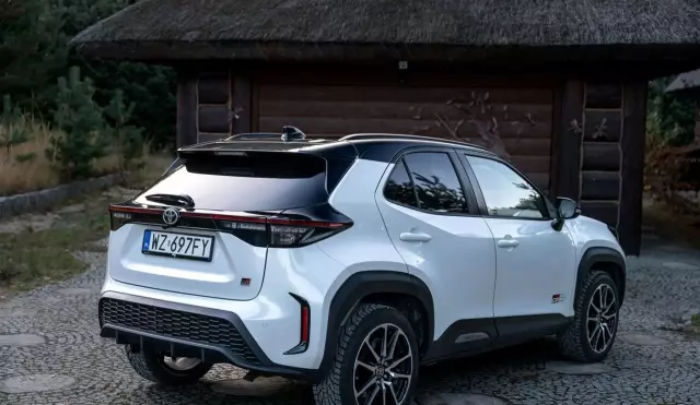 TOYOTA Yaris 1.5 (110 KM) Ethanol CVT