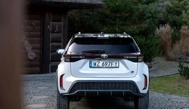 TOYOTA Yaris 1.5 (110 KM) Ethanol CVT