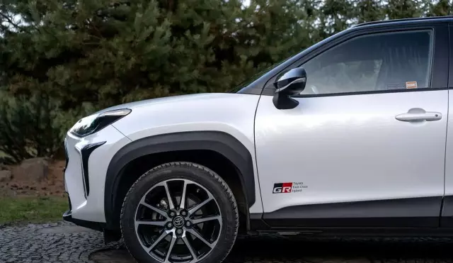 TOYOTA Yaris 1.5 (110 KM) Ethanol CVT