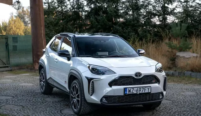 TOYOTA Yaris 1.5 (110 KM) Ethanol CVT