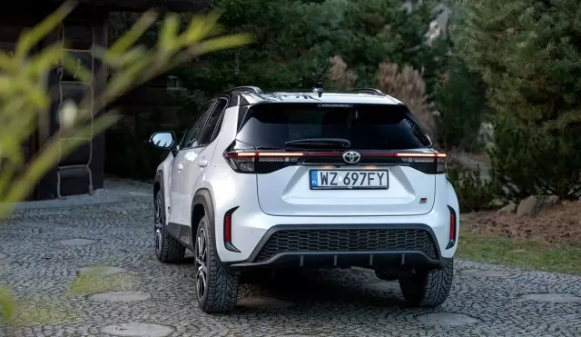 TOYOTA Yaris 1.5 (110 KM) Ethanol CVT