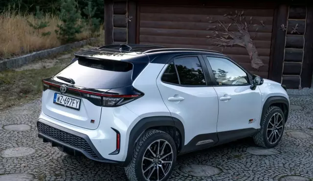 TOYOTA Yaris 1.5 (110 KM) Ethanol CVT