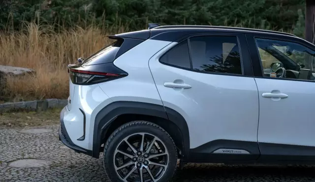 TOYOTA Yaris 1.5 (110 KM) Ethanol CVT