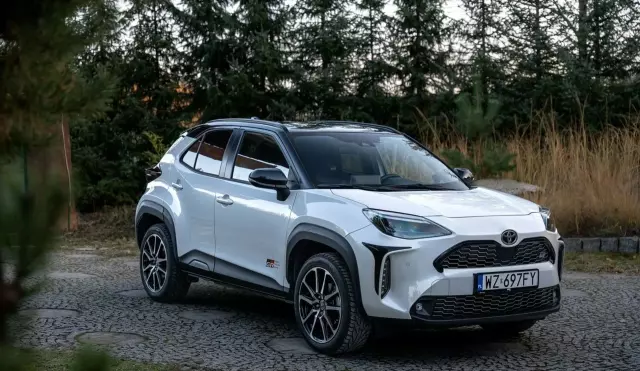 TOYOTA Yaris 1.5 (110 KM) Ethanol CVT