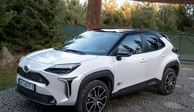 TOYOTA Yaris 1.5 (110 KM) Ethanol CVT