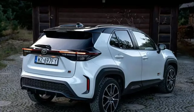 TOYOTA Yaris 1.5 (110 KM) Ethanol CVT