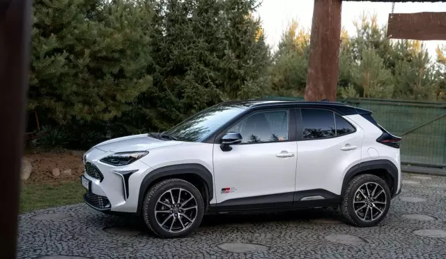 TOYOTA Yaris 1.5 (110 KM) Ethanol CVT