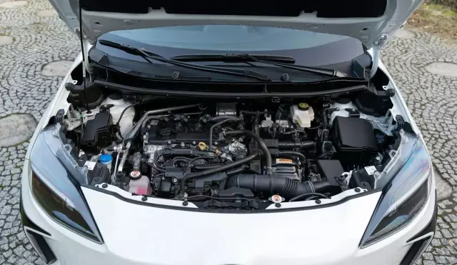 TOYOTA Yaris 1.5 (110 KM) Ethanol CVT