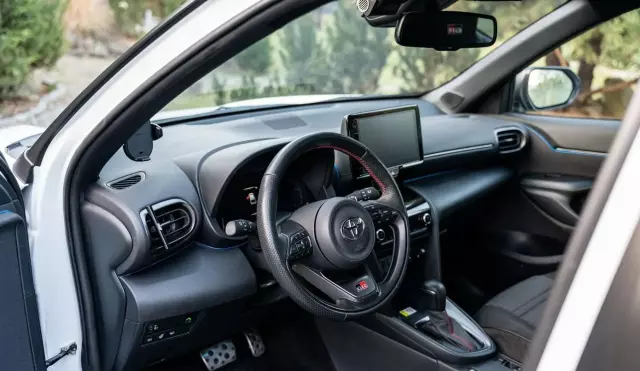 TOYOTA Yaris 1.5 (110 KM) Ethanol CVT