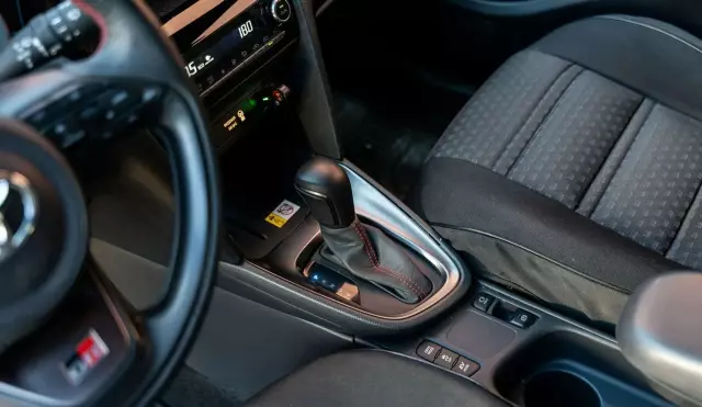 TOYOTA Yaris 1.5 (110 KM) Ethanol CVT