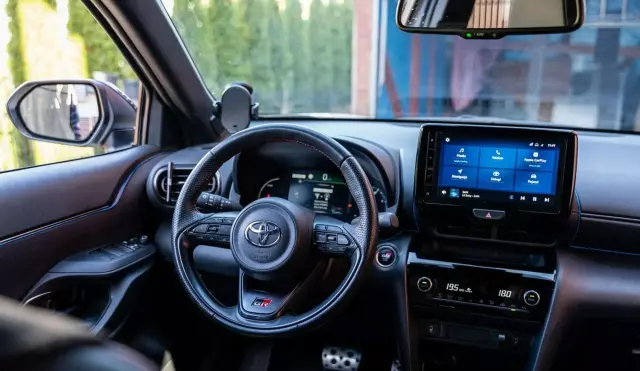 TOYOTA Yaris 1.5 (110 KM) Ethanol CVT