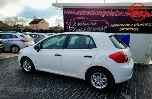 TOYOTA Auris 