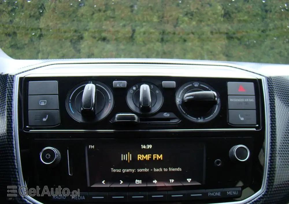 VOLKSWAGEN Up! 