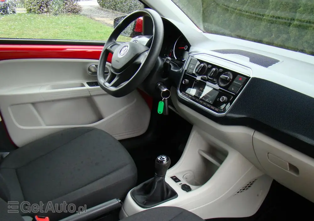 VOLKSWAGEN Up! 
