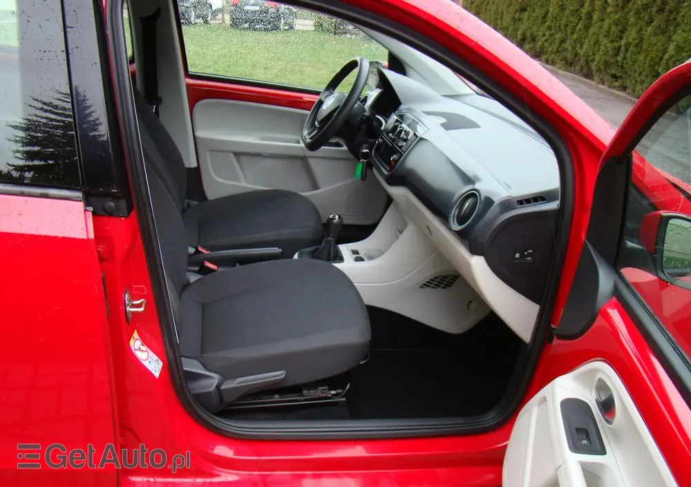 VOLKSWAGEN Up! 
