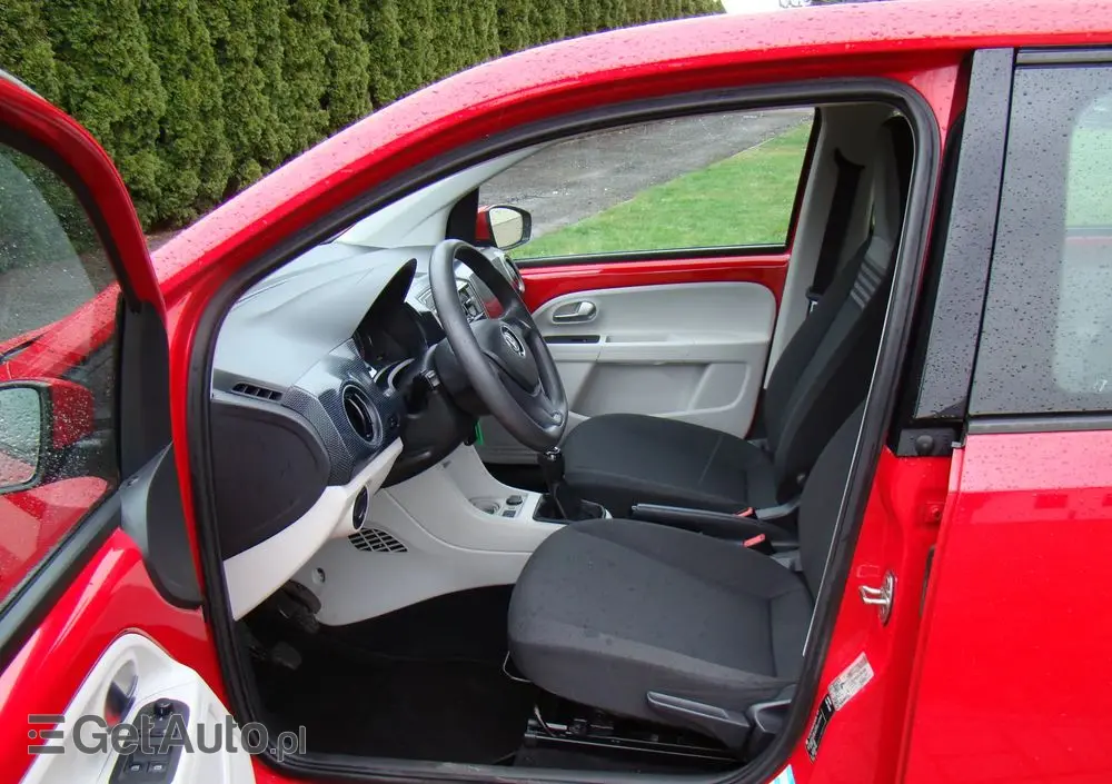 VOLKSWAGEN Up! 