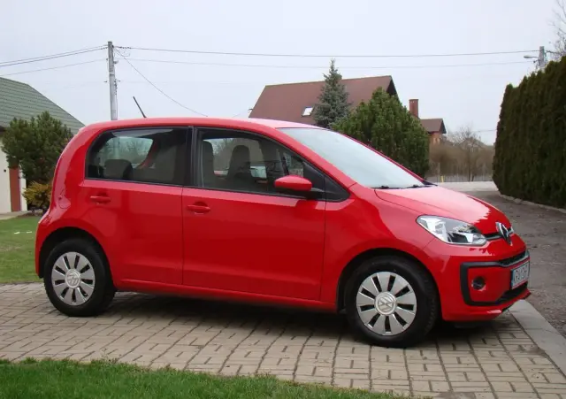 VOLKSWAGEN Up! 