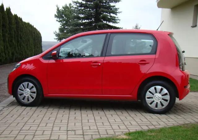 VOLKSWAGEN Up! 